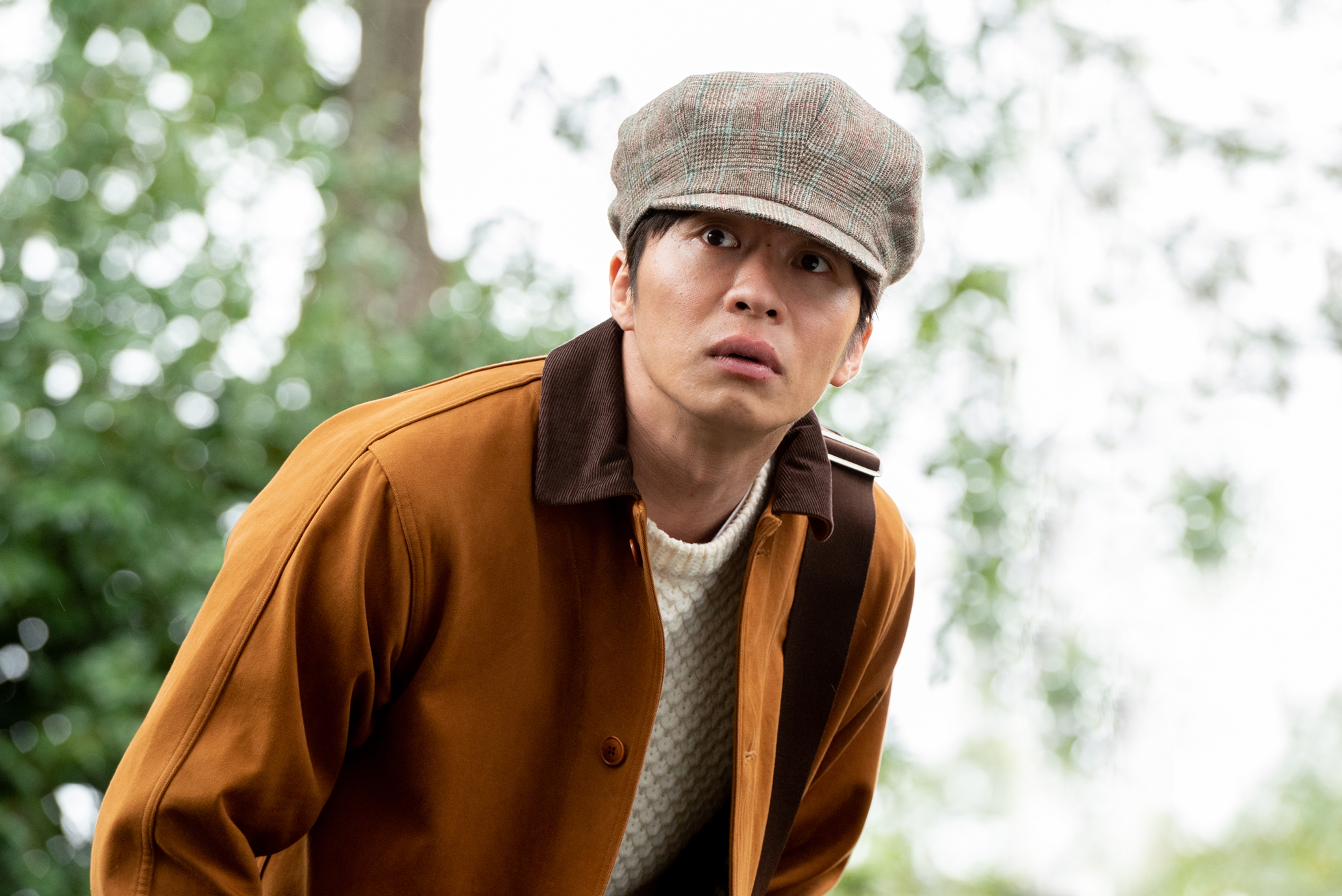 公式 映画 総理の夫 追田プレゼンツ 相馬ご夫婦のファッションをご紹介 第三弾は 日和さんの私服姿 明るいアウターに丸みのある帽子を合わせたコーデがよくお似合いで 日和さんの少年のような可愛らしい人柄がファッションから感じられ