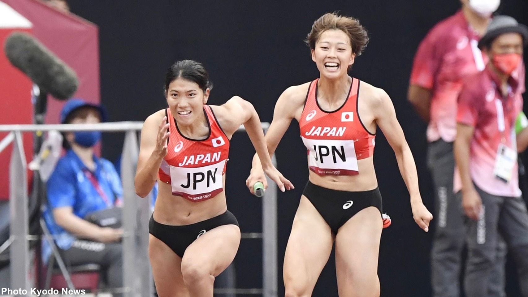 Team Japan Playback アスリートの輝きを写真で振り返る 陸上競技 女子4 100mリレー予選 1組7着で予選敗退となったものの 日本記録に0秒05差に迫る43秒44をマークしました がんばれニッポン Tokyo Teamjapan オリンピック