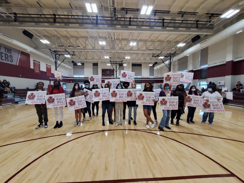 april_williams4's tweet photo. Welcome beautiful Roses 🌹 #CampSpark #BridgeCamp #RoseCamp #ChooseYWCPA #HISD @HISDHighSchools @ywprep #NotIfButWhere #CollegeBound🎓 @KNicoleRob https://t.co/hkllWfjz1J