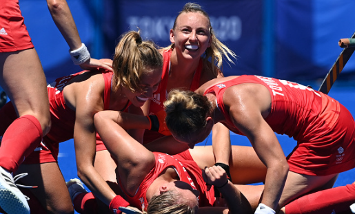 thedragflick's tweet photo. #Tokyo2020 | #Olympics 

Full-time!

Great Britain beat India 4-3 in regulation time to claim their Olympic Bronze Medal. 

Huge congratulations to @GBHockey 👏👏

🇬🇧GBR 4 - 🇮🇳IND 3

#Hockey | #GBRvsIND | #WomensHockey
#GBHockey | #HockeyIndia | #GoForBronze https://t.co/zZ0j5E9Jdg