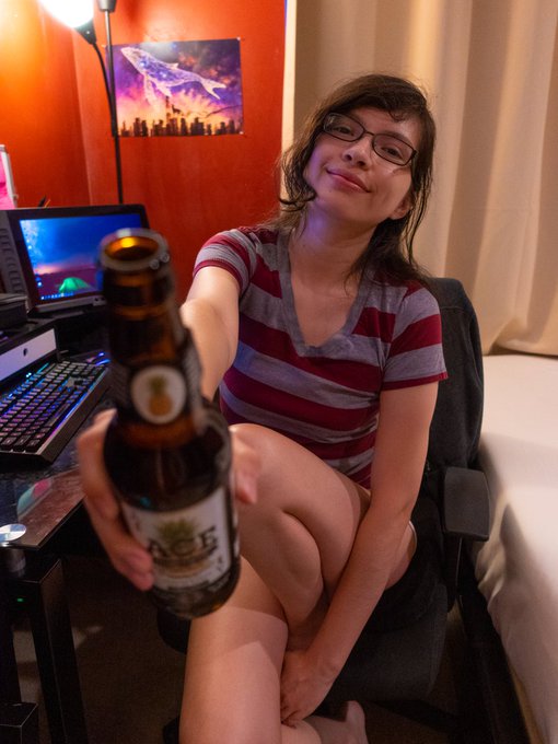 POV you get me a cider so we can drink and relax together https://t.co/BCv6yuLPog