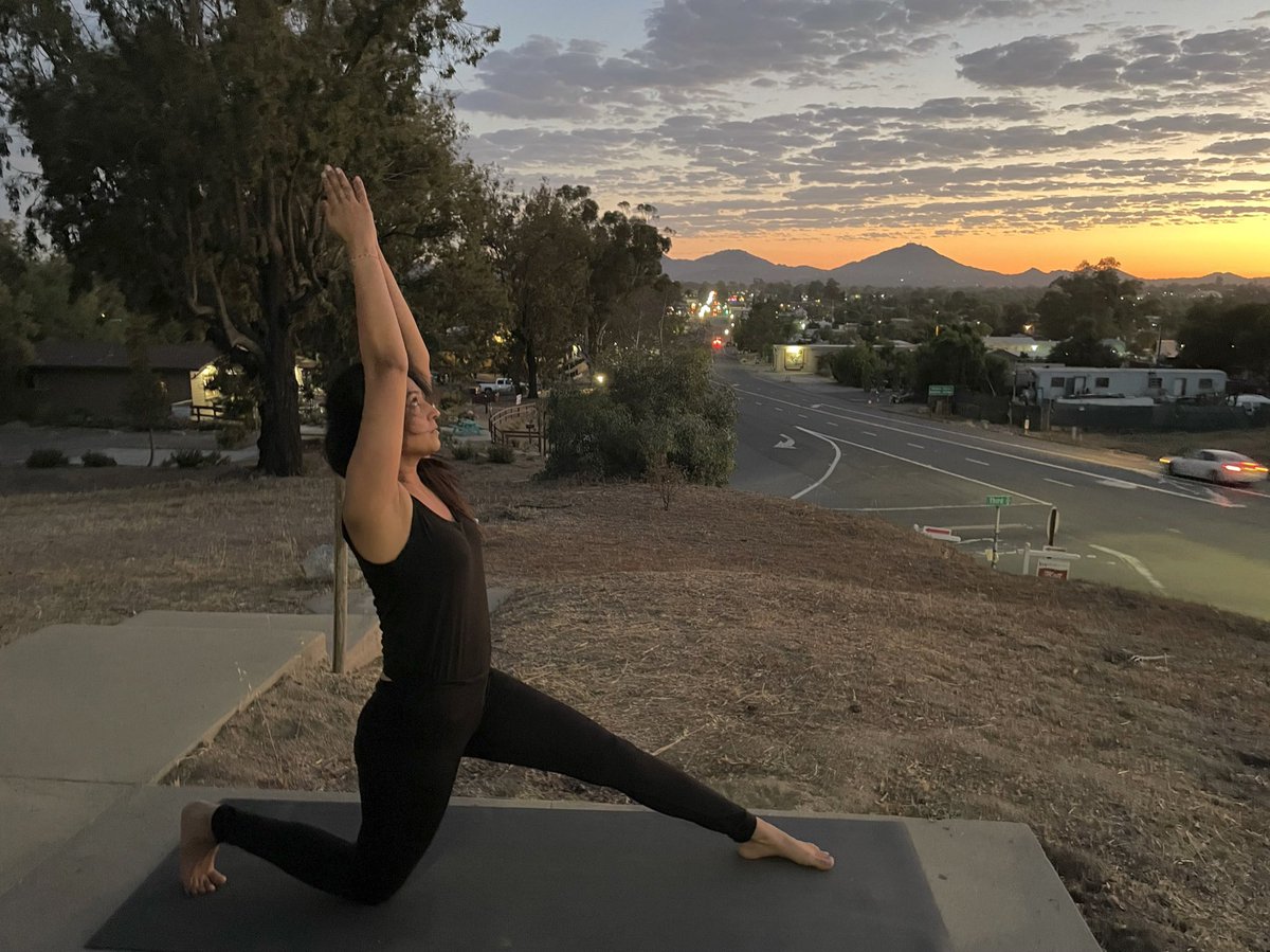 Sunset Stretch #stretching #yogagirl #flexibility 