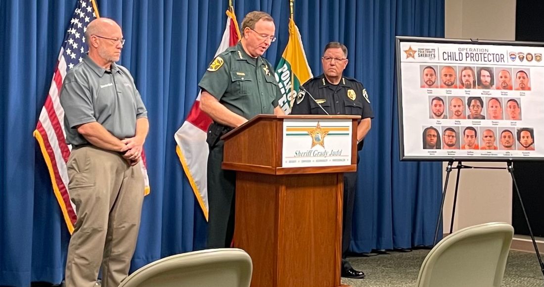 SinEmbargoMX's tweet photo. Agentes de EU fingen ser niños y caen 17 por pornografía; 3 trabajan en Disney World
https://t.co/XVknfPQswn https://t.co/HqE1Go5Qek