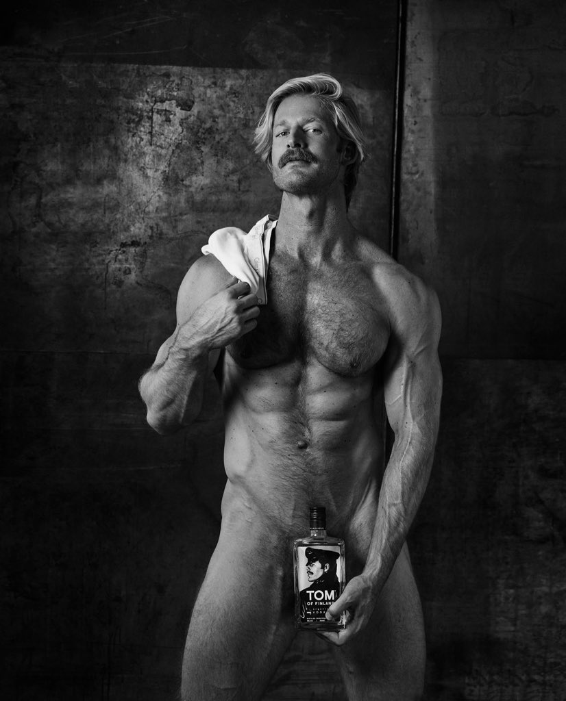 ToFVodka's tweet photo. It’s #nationalunderwearday and I’m not using mine.  Anyone need a pair? 😉

#yourtomisshowing
#tomoffinlandvodka https://t.co/rUieNCNSFm