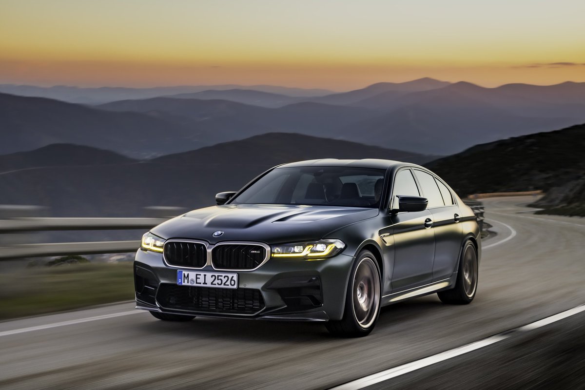 MohlaleGCR's tweet photo. BMW M CS Brilliance💙❤️ https://t.co/872yLEctwi