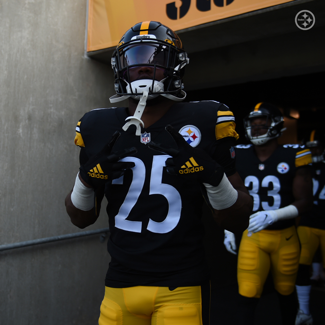 steelers's tweet photo. 🗣 FOOTBALL IS BACK https://t.co/2sPH9XOKXu
