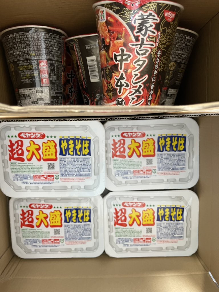 golden_bisuke's tweet image. 引きこもりの主食です🥷🦮🍜