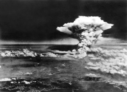 Lunaciel555's tweet photo. 76 years ago today, we Japanese in Hiroshima lost many precious civilian lives to the atomic bomb dropped to end WWII
There is no need for war in the new world of the future. Let's forgive each for the horrible past and live with honesty to meet the souls of the past with ☺
RIP https://t.co/WEcR170Nb4