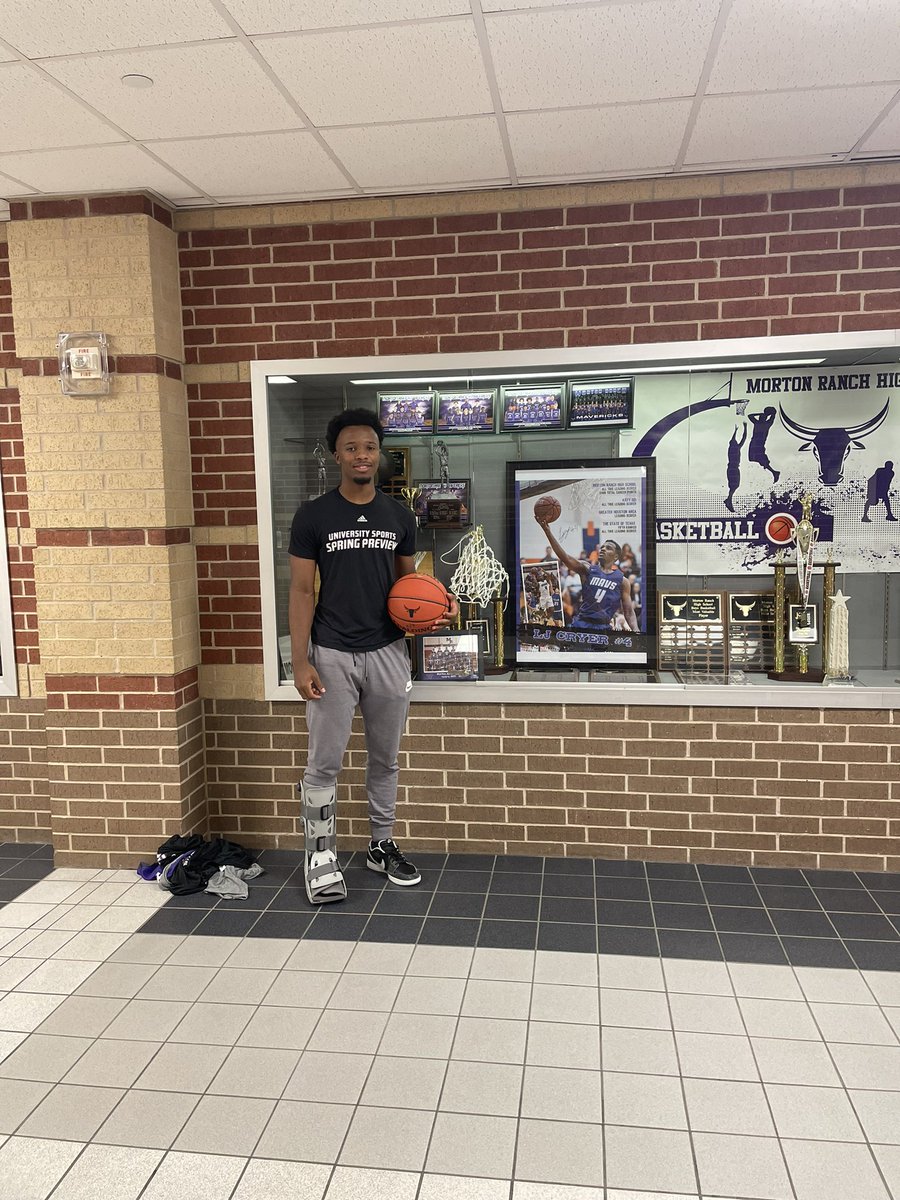 MRHSBoysBBall's tweet photo. Great to see this guy today! Proud of you LJ!!! #alwaysamav https://t.co/vqhCHWwLSe