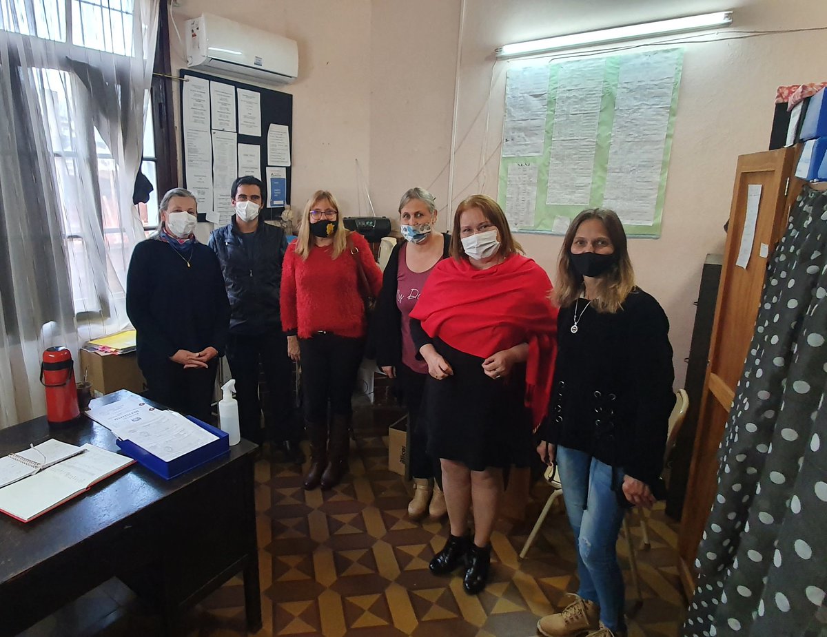 Tarde en la Secretaria escolar de Obera¡ Gracias por el compromiso <a href="/Gladisbangel/">Gladis Bangel</a> y equipo brindando lo mejor en la atencióna los docentes, entrega de elementosbioseguridad y gestión en el <a href="/CGEMisiones/">CGE Misiones</a> <a href="/jalbertogalarza/">Juan Alberto Galarza</a> <a href="/ADOMIS_Misiones/">ADOMIS_Misiones</a> <a href="/grillo141/">Ruben Dario</a>