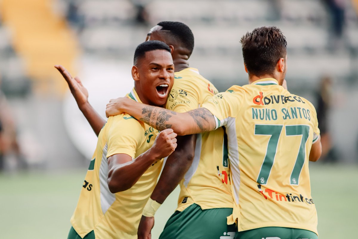 fcpf's tweet photo. 😀 Estreia na UEFA Europa Conference League.
😃 Estreia a jogar competições europeias em casa.
😄 Regresso dos adeptos.
😁 Vitória.
Uma noite 𝙘𝙝𝙚𝙞𝙖 de bons momentos! 🔝
#DefendeOAmarelo #UECL #FCPFLFC https://t.co/78j1Lv2xsD