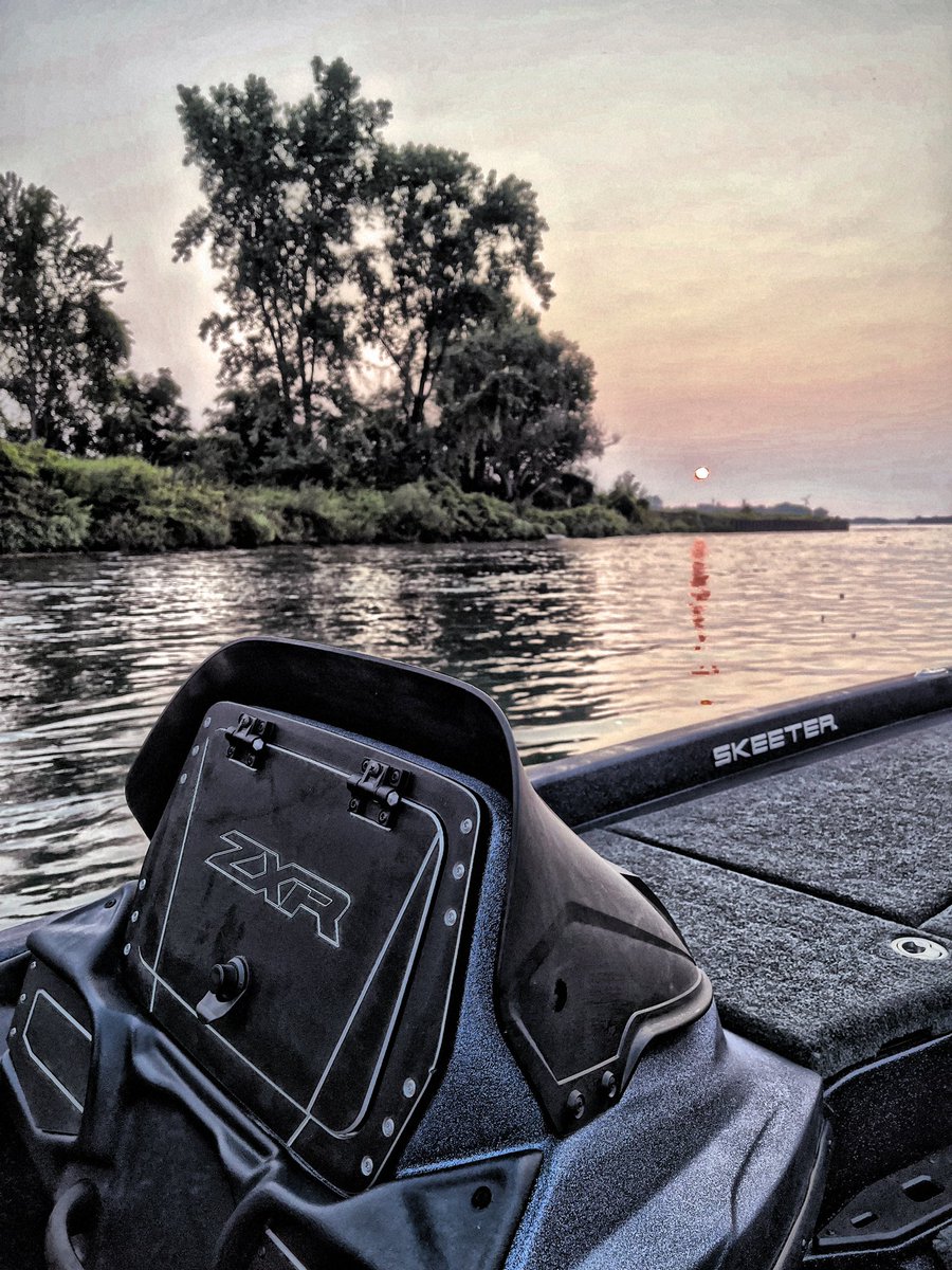 Good morning Cornwall! It’s a Skeeter morning! #SkeeterBassBoats #ThePowerGarage #Sunrise #YamahaMotorCanada