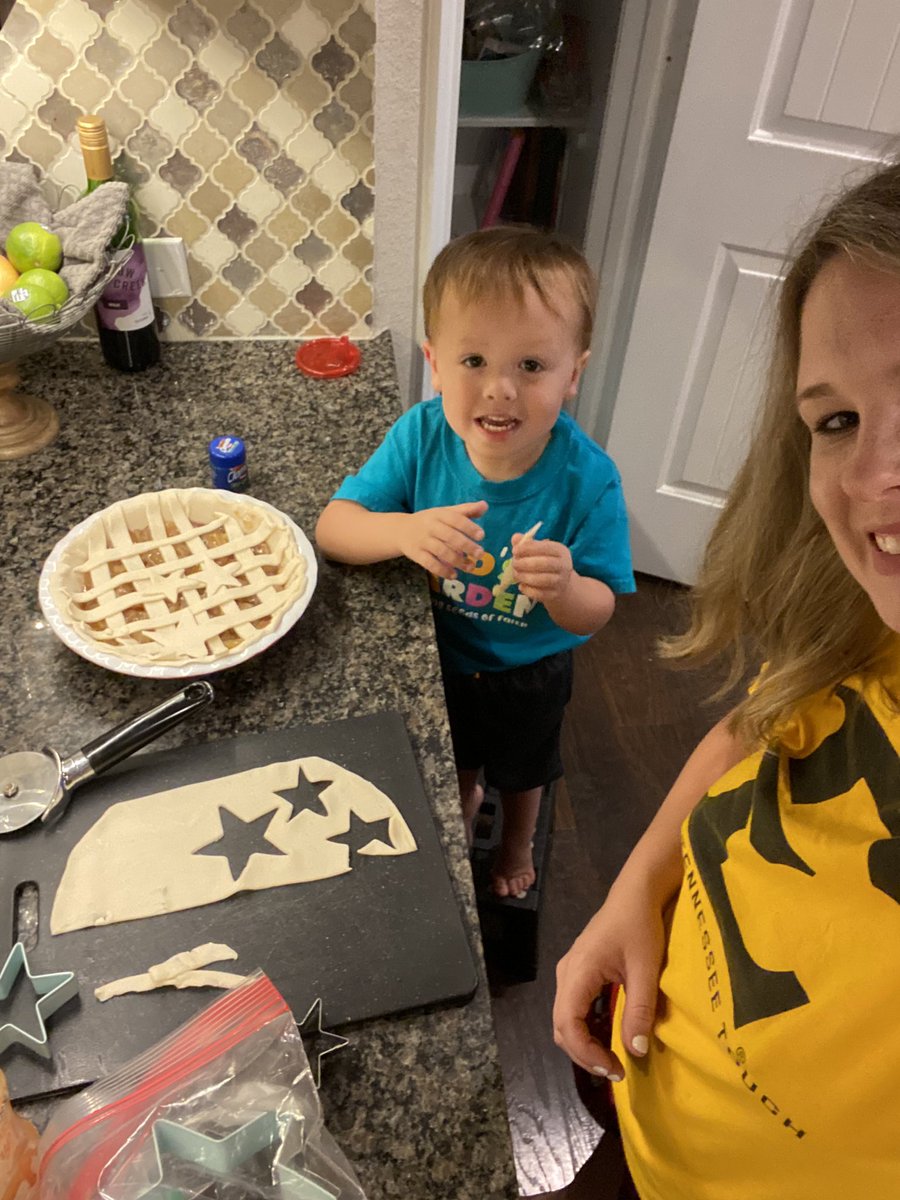 MrsChaudron's tweet photo. Cooking Selfie! Making a pie with this little guy! 👩🍳👨🍳 #ACEcubs #ACEsummer https://t.co/GcGOA4g2j8