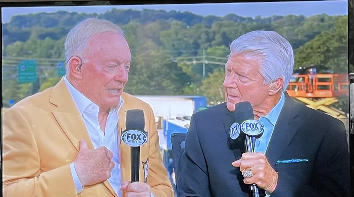 tccasillas's tweet image. Great to see this overdue love fest and appreciation!! Jerry Jones says “Jimmy you’re in the @dallascowboys Ring of Honor”! ❤️❤️