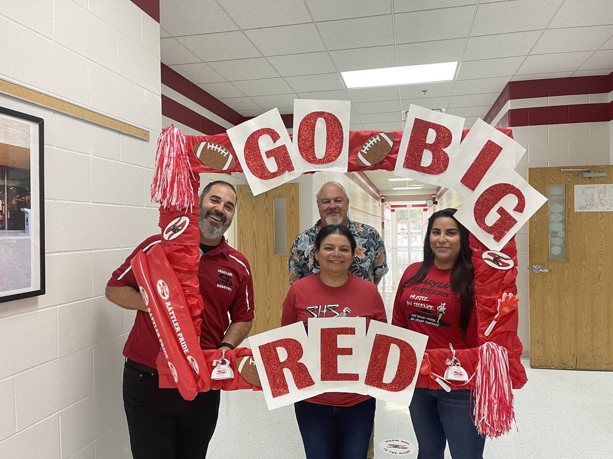 TheLatestStrike's tweet photo. SHS PHYSICS yell, “GO BIG RED, EVERYBODY YELL, GO BIG RED!” #WAR ❤️🐍❤️ https://t.co/zeeD76CZLU