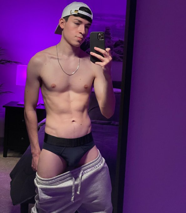 #NationalUnderwearDay 😏 https://t.co/EzjaSU0J8b<a href="/tag/nationalunderwearday"class="tags">#NationalUnderwearDay</a>