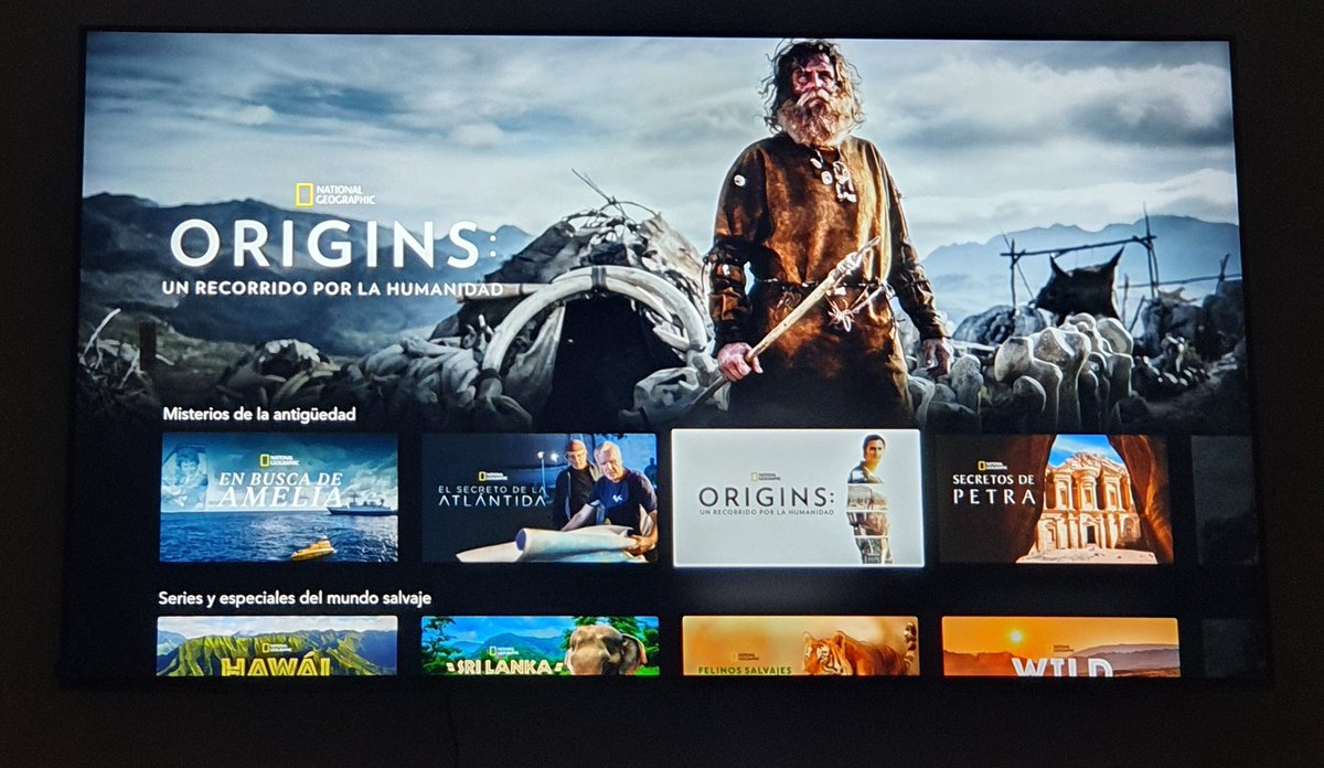 Tefiz09's tweet image. En un día lluviosa pues vemos National Geographic!! 😍⛈
#LazyModeOn