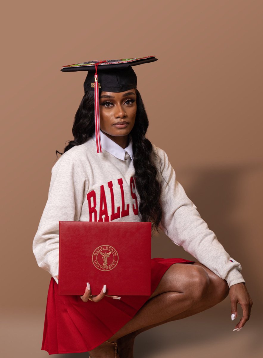 _ajenai's tweet photo. Forgot to drop these here 🥰 BIG Alumna Status. If you believe you can, you will! 

Address me as Amber Jones, BSN 👩🏽‍⚕️ https://t.co/6onwSo6lkB