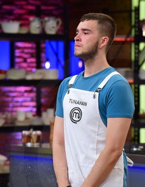 cemremn_gulusu's tweet photo. Ayyy çok şükür Ateş, Sergen ve kızlar da çıksın başka bişey istemiyorum. Başardın tunahaann✨
#masterchef2021 https://t.co/1gB23wMX2Z