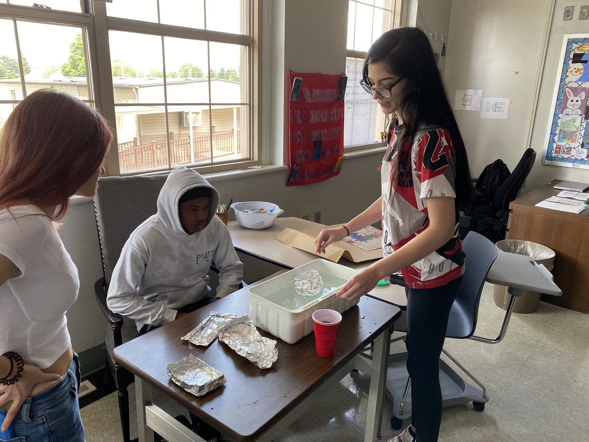 KCS_CCA's tweet photo. Ms. Mitchell’s room investigated buoyancy and displacement today. Congratulations to Jacqueline for building a boat that held 154 pennies before sinking! https://t.co/uE5DFORK08