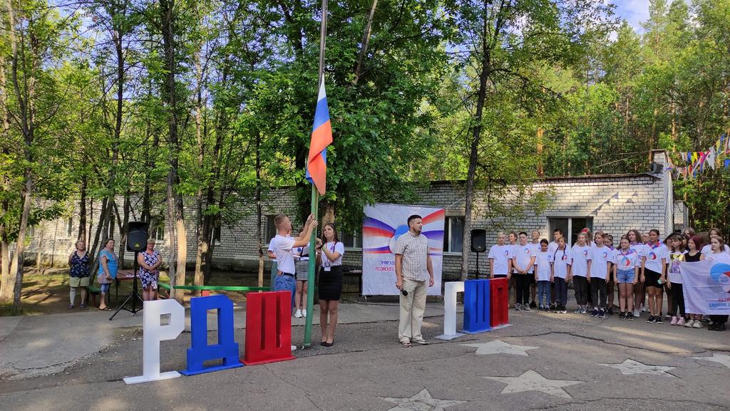 Сегодня состоялось открытие Городской модульной смены #Новоепоколение. А это значит, что нас ожидает смена активистов российского движения школьников, самых ярких и творческих ребят Самары! Добро пожаловать и  вперед к победам и свершениям!
<a href="/depsamobr63/">Департамент образования Администрации г.о. Самара</a> 
<a href="/rdsh_63/">РДШ | Самарская область</a>