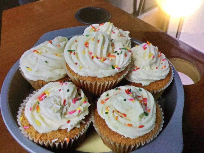 These cupcakes I made are almost as sweet as me But they definitly aren't as salty https://t.co/J3Qz<a href="/tag/mytwitteranniversary"class="tags"><span>#mytwitteranniversary</span></a>
