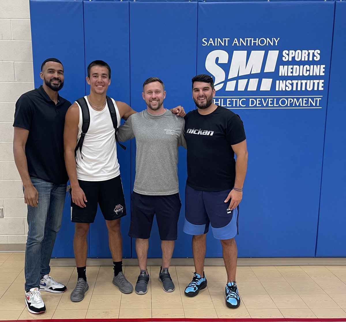DUSTIN HUDAK IN THE 🏠‼️l🎯3️⃣🏀
Great work tonight with the crew‼️ #npanousball #nickansportswear #choiceofwinners #letsmakeithappen