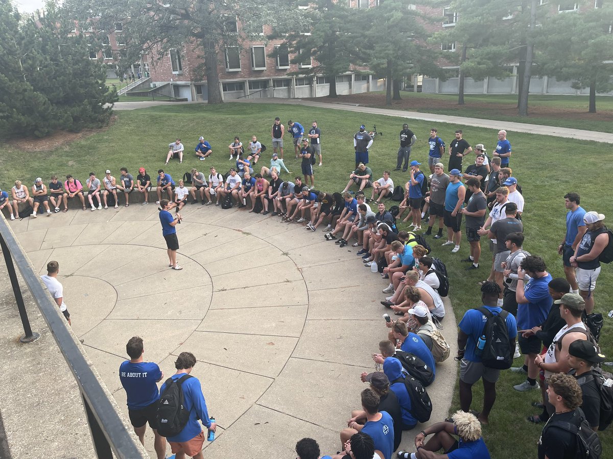 DrakeBulldogsFB's tweet photo. Team meeting outside on the grass tonight! https://t.co/epYjmjmIT0
