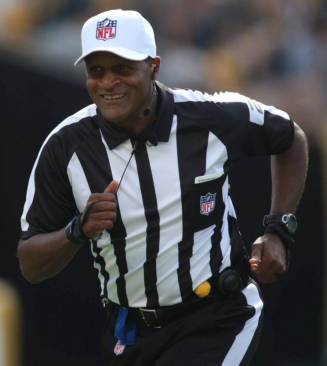 umpattirecom's tweet photo. The @NFL is back!
Letβs wish our officials good luck!
#nfl #HOFGame #officials #flagsdown https://t.co/zLkVW2IzV5
