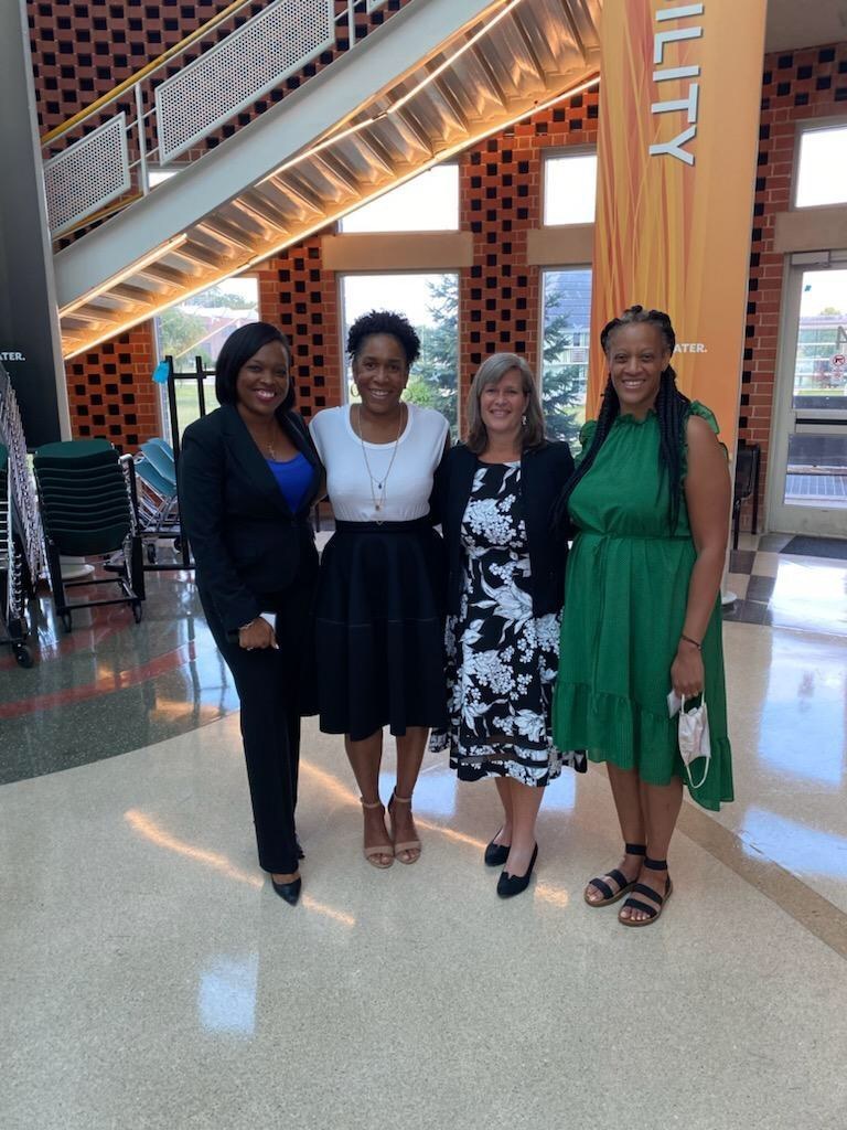 Hunt_Institute's tweet photo. Over dinner at #TeacherWorkforceIL, we hosted a fireside chat with @LtGovStratton, @HeatherHJ, @janicejackson, and @rmsteans. Powerful ending to the first day — we look forward to tomorrow! https://t.co/LjVFmJapry