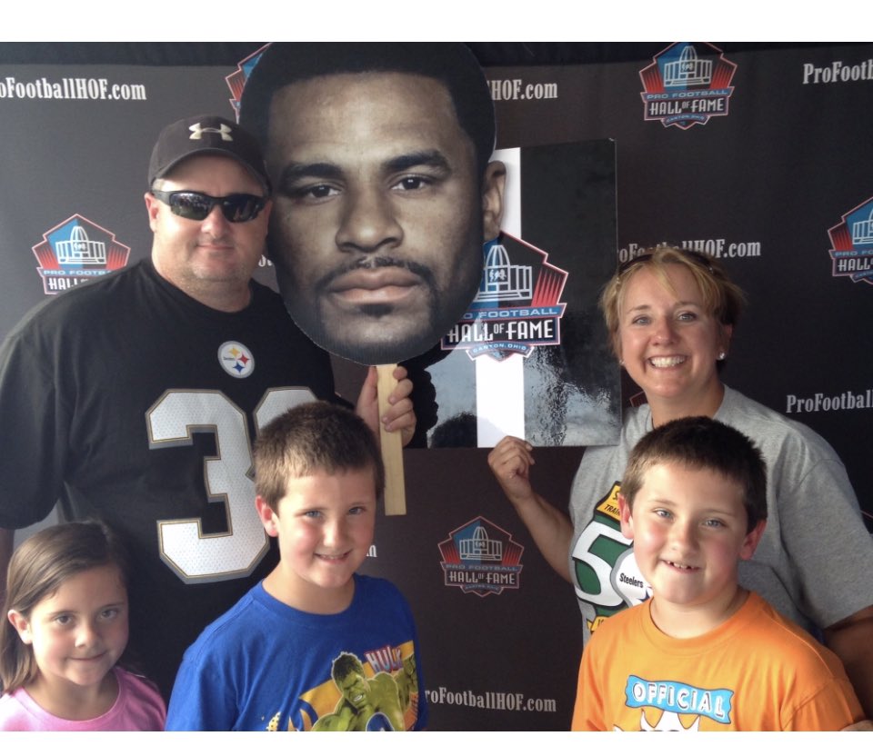 jillcpower's tweet photo. @JeromeBettis36 @ProFootballHOF And we were there with our triplets! Great day for sure! https://t.co/88IyRMO9kt