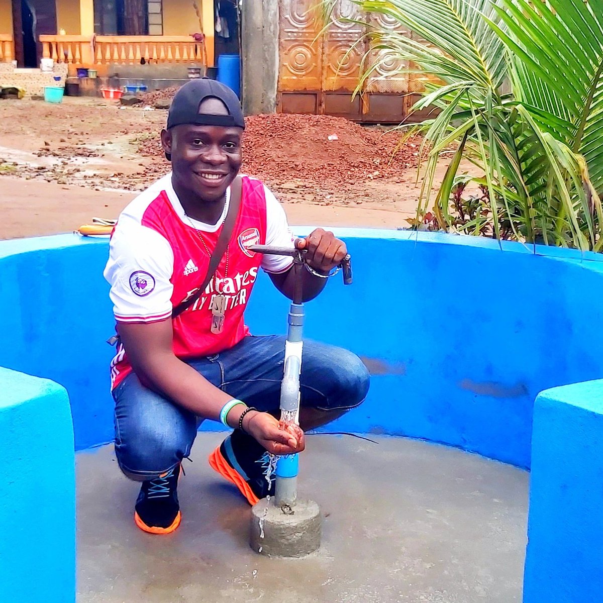 KandehBenson's tweet photo. COMMUNITY SOLUTIONS INNOVATION.

WE INNOVATE TO SAVE LIVES AND RESTORES HOPE AND DIGNITY. 

Lack of access to safe drinking water is a major challenge for many deprived and hard to reach rural communities in Sierra Leone 🇸🇱..
@RuralWaterNet 
 @WaterYouthNet 
@trekwithbek https://t.co/c3EK93kgSO