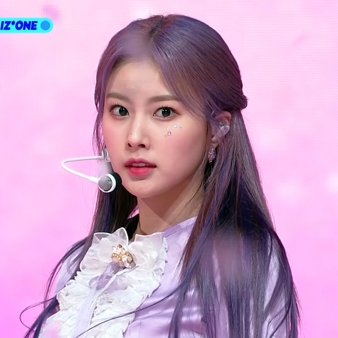 dailyhyewon's tweet image. #HyeWon #혜원 #IZONE #아이즈원 [@hyemu_official]