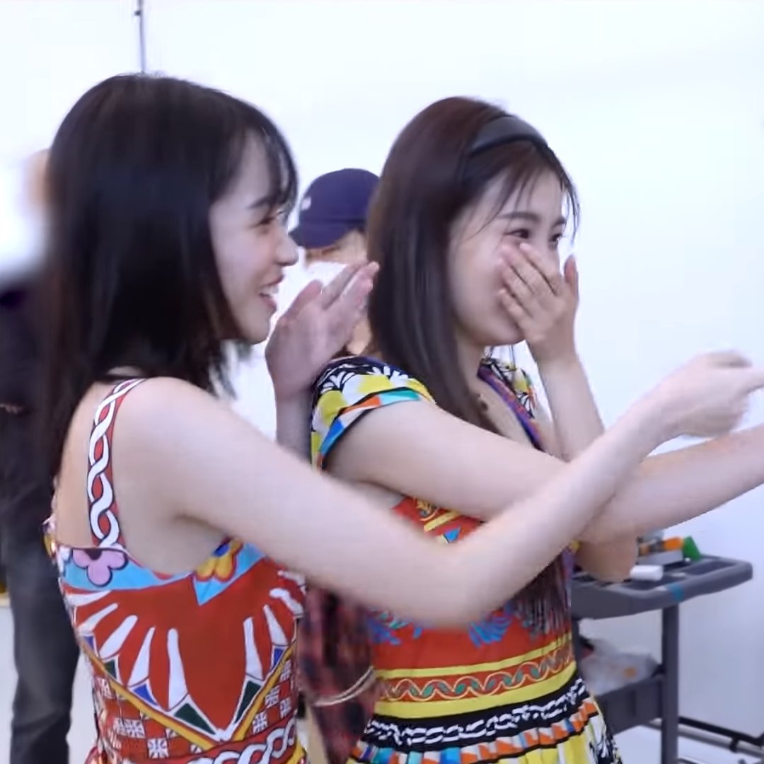 dailyhyewon's tweet image. with @hourlyuri! #혜원 #IZONE #아이즈원 [@hyemu_official]