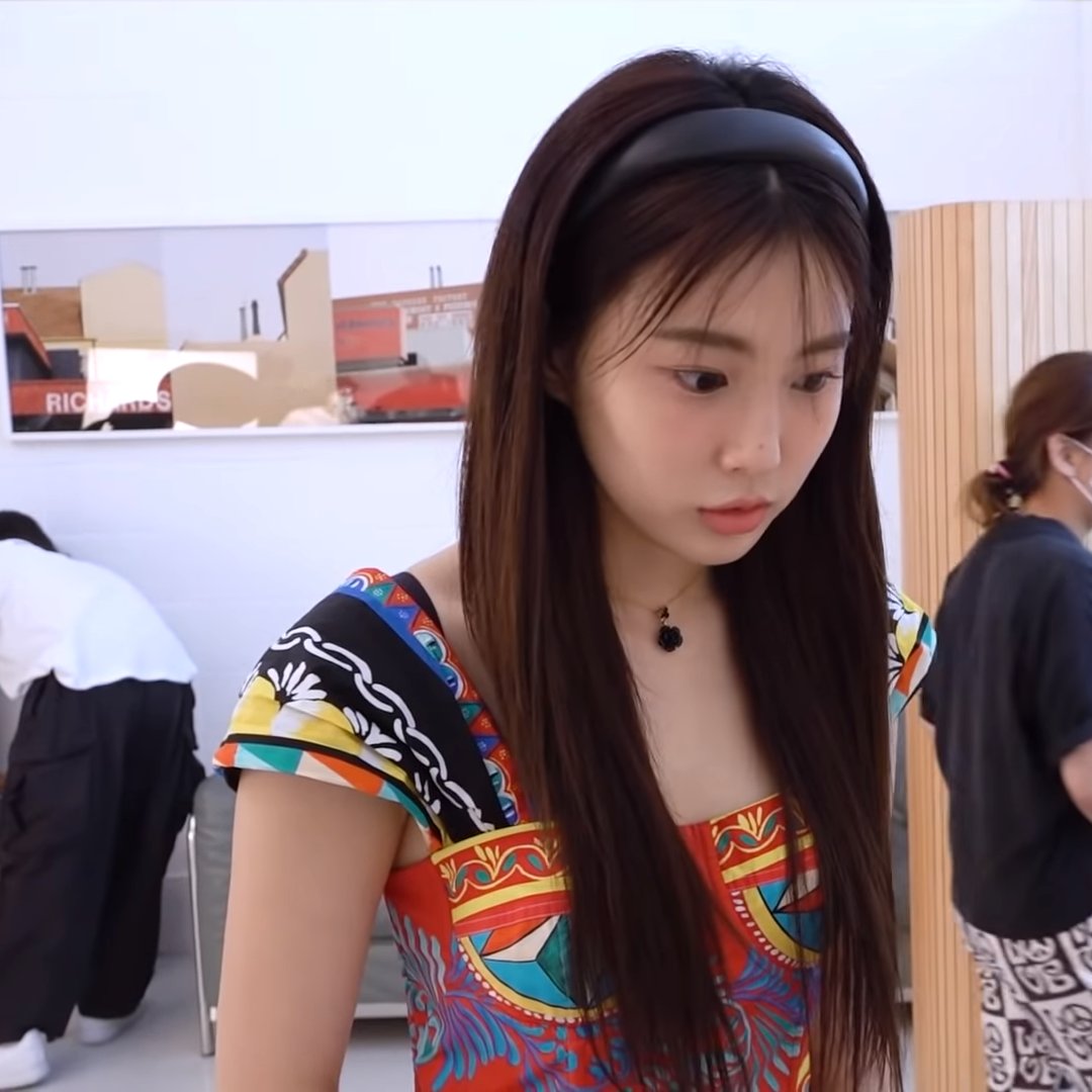 dailyhyewon's tweet image. #HyeWon #혜원 #IZONE #아이즈원 [@hyemu_official]