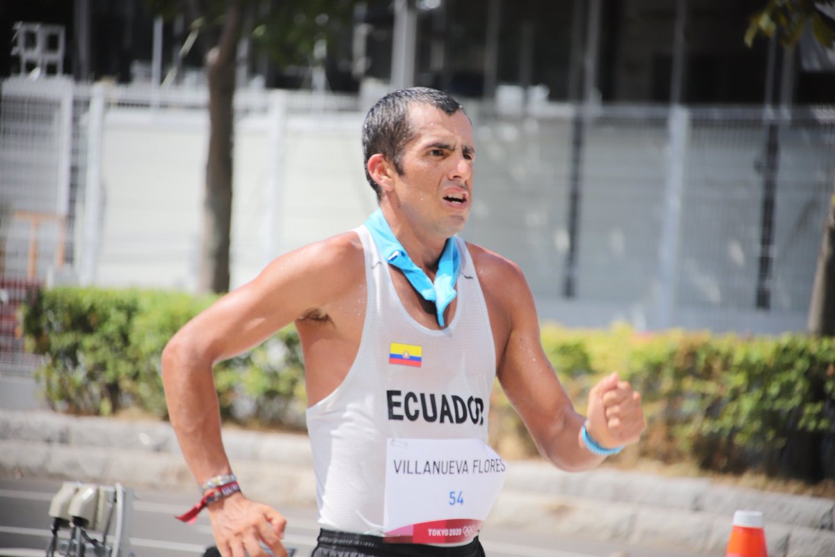 PetronioVV's tweet photo. Emocionante lo de Claudio Paulino Villanueva Flores, hoy el mundo lo conoce por la enseñanza que da. No ganó medalla, ni fue animador de los 50 km marcha, pero los Juegos Olímpicos van más allá de resultados. Se quedó compitiendo solo, no abandonó y culminó la prueba. Es gigante. https://t.co/t1zkG5pYJZ