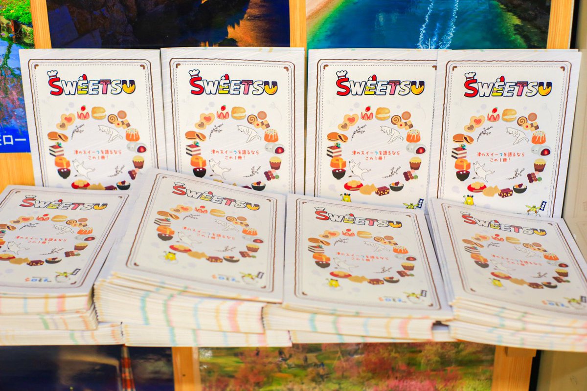 hirai_super's tweet photo. 津市のスイーツが28店舗も掲載された冊子 #sweetsu を配布開始しました✨
無料でございます。
冊子のスイーツを撮影したらカメラマンは私です☺️ https://t.co/Y91sWJfE9x