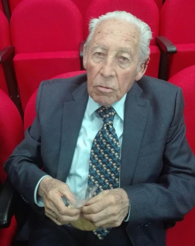 fedeabejas's tweet photo. Lamentamos profundamente el fallecimiento de Manuel Vicente Cadena, pionero de la apicultura en Colombia. Maestro de maestros. Q.E.P.D. https://t.co/w1fT8TEUoO