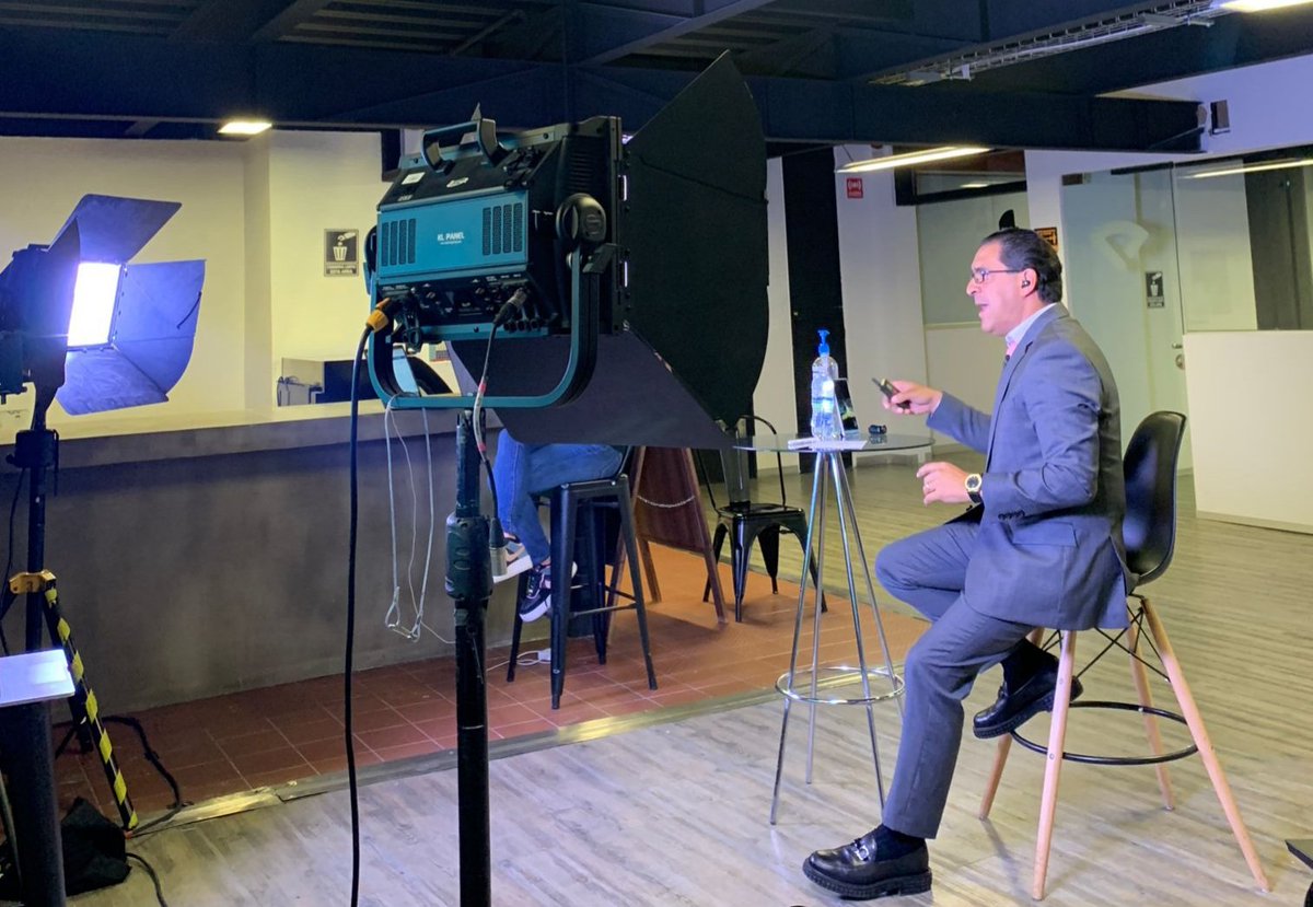 MCandianiGalaz's tweet image. ▪︎Potenciar nuevas carreras
▪︎Decodificar la vida con #IngresosVariables
▪︎Impulsar la construcción de #patrimonios

... es la mision compartida de todos los conferencistas que exponemos en cada #Graduación de #SMNYL.

¡Gracias por permitirme provocar a sus nuevos asesores!