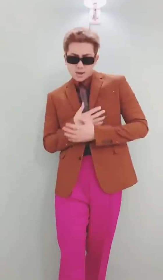 MataCheanamae's tweet photo. @BTS_twt @eltonofficial Oh my rm thank you for your dance today and I'm so happy cause it's my birthday 😭😊😊 https://t.co/am3PjYvn4o