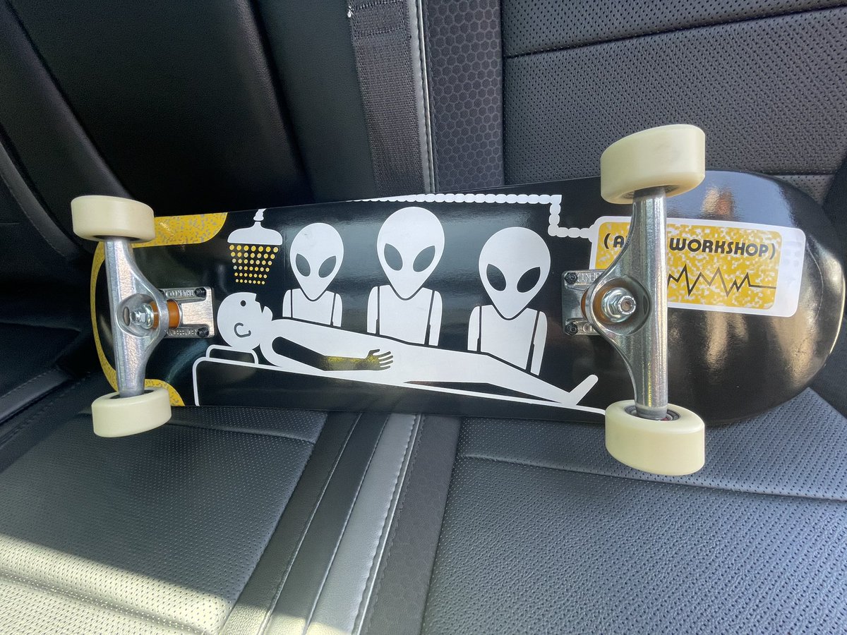 tomdelonge's tweet photo. Got a new skateboard today https://t.co/iaKX4jSRnL
