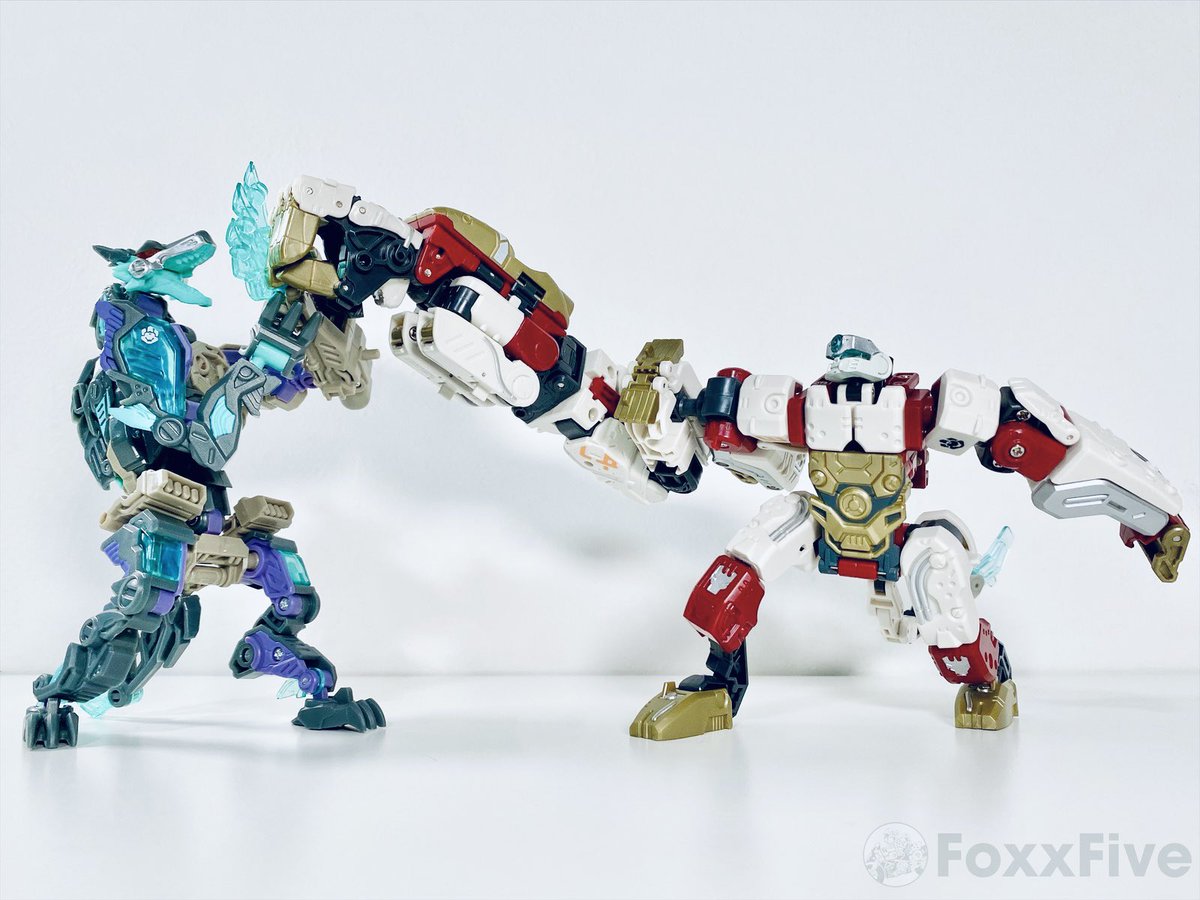 foxracingfive's tweet photo. Firmarm vs Firmhand @52Toys @52TOYSJP @s250_MKII #52toys #beastbox #desktoys #ビーストボックス #soultornado #shadowdance #firmhand https://t.co/gVG1c8XgtE