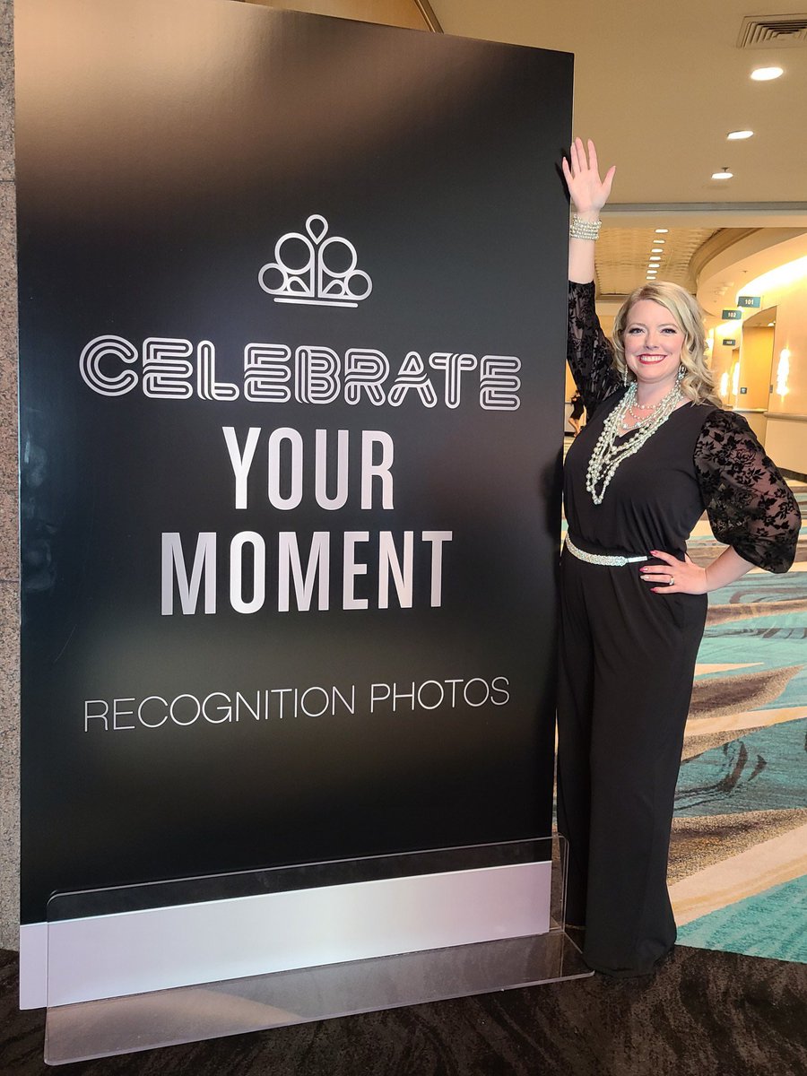 OrangeArrow4's tweet photo. Safe to say @sdavis91011 is having a fantastic Business trip for @PaparazziAccess what a hottie and look at that $5 #Bling #BlingBoss https://t.co/ZfEwOz89F7