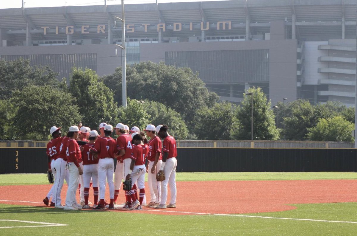 texag42's tweet photo. So very grateful to have had the chance to coach this talented group of young men this summer! Thank you guys for giving me all you had! Appreciate @MarucciEliteTX for letting me be part of their first class program! https://t.co/DzWDFib9Xb