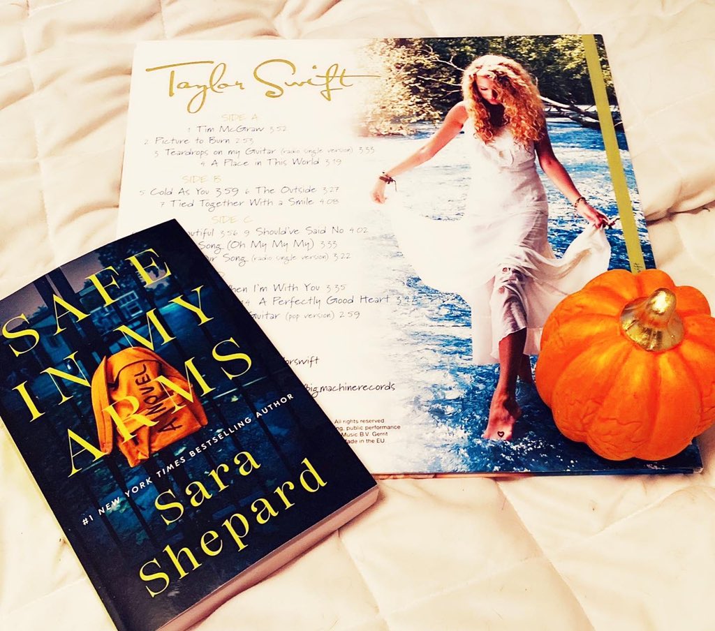 booksnlattes's tweet image. shoutout to the lovely @sarabooks for kindly sending me an autographed copy of her latest novel. as per usual, i’m so excited to read it 🖤✨ #safeinmyarms #sarashepard