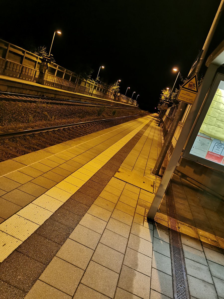 DaFuchse's tweet photo. Evtl spame ich hier heute mal bissl.
Fahre jetzt 9.5 Std mit der deutschen Bahn quer durch Deutschland. Schaun wie mal was das wird! Start 4:37 Uhr. https://t.co/RljYQJBMAb