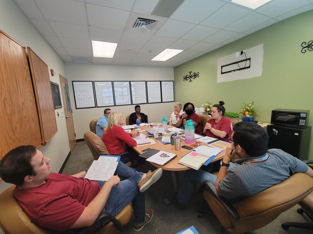 RodeoPalms's tweet image. We had an amazing day of planning with the dream team of leadership! It is going to be a great year at Rodeo Palms! #razorbackpride #BacktoSchool2021 #Razorbackstothefuture
