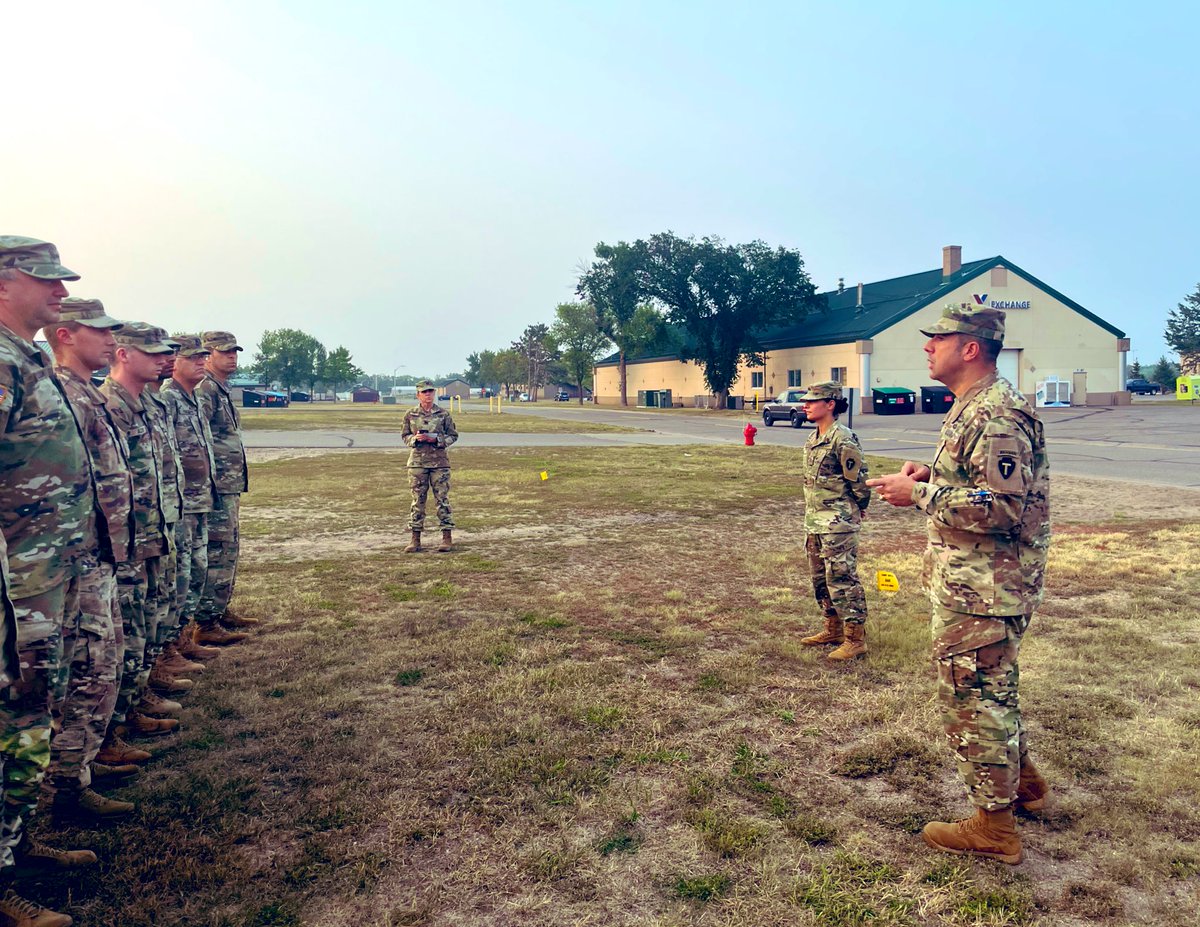 Congratulation to newly promoted SPC Amay Valenzuela (3-133 FA) Anzio 6 jumped at the opportunity to pin SPC Valenzuela in front of her @Team_Anzio family following the culmination of our recent WFX CPX here @mncampripley. @TexasGuard @36thInfantryDiv @MGTracyNorris @TXMilitary