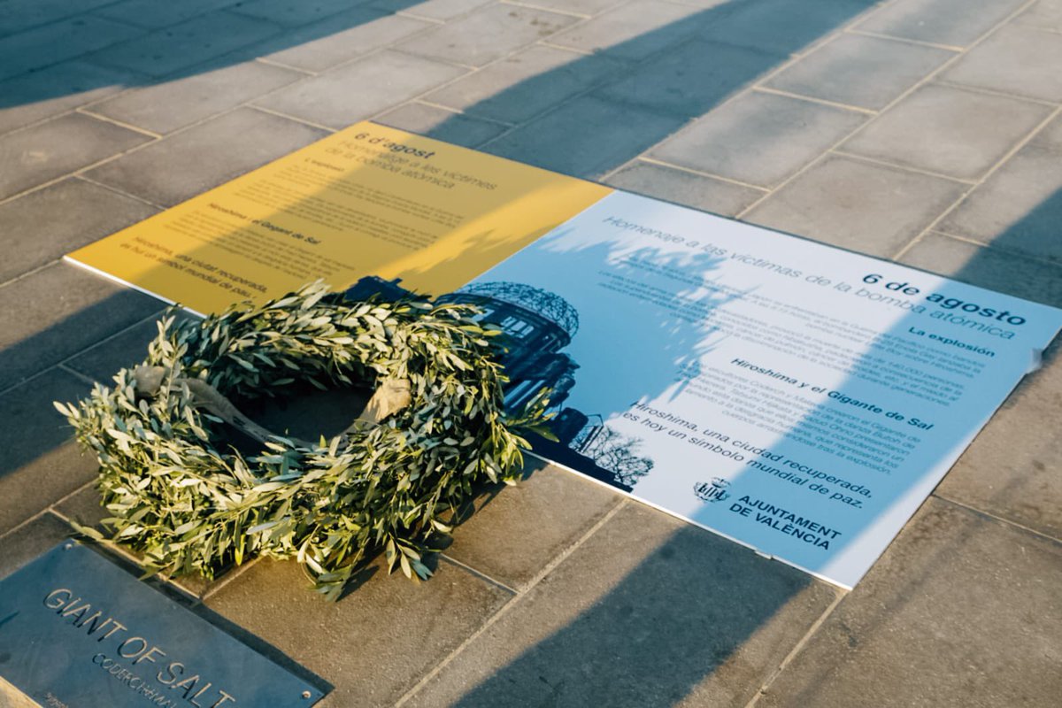 lamarinadevlc's tweet photo. 🔵 Es commemora el 76 aniversari de la bomba atòmica sobre la ciutat d'Hiroshima en el matí del 6 d'agost. Hem recordat la tragèdia al costat del Gegant de Sal de #coderchmalavia, inspirada en la dansa Butoh que transmet el dolor i el ressorgir. https://t.co/z9c4vcQc4j