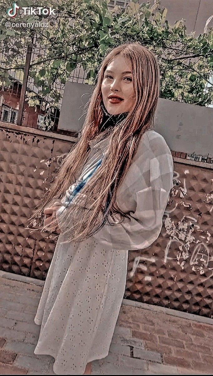 cyfcye's tweet photo. Ceren yaldz :) çok ôzel ve çok güzel bir kadınsın herseyinle seni herseyinle ve seni sen olduğun için seviyoruz sadece hayatında cyfc ailen ve gerçek ailen dışında herkes senden prim kastı ama dogrunla yanlsla herzaman yanında olacağız seni seviyorum iyki bizimlesiiin :)........ https://t.co/TJk7Encorf